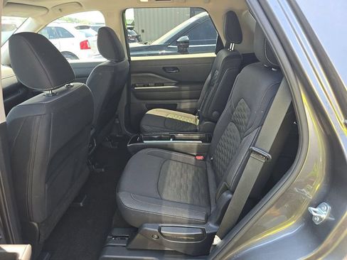 Used 2025 Nissan Pathfinder SV w/ SV Premium Package FWD image 4