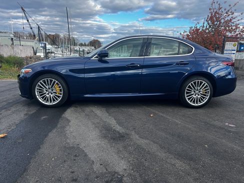 Used 2019 Alfa Romeo Giulia Ti w/ Quick Order Package 22X Lusso image 3