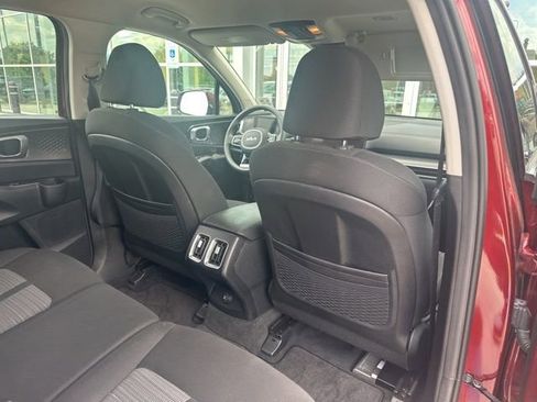 Used 2025 Kia Sorento LX FWD image 22