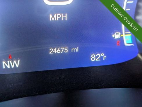 Used 2025 Chrysler Pacifica Select FWD image 19