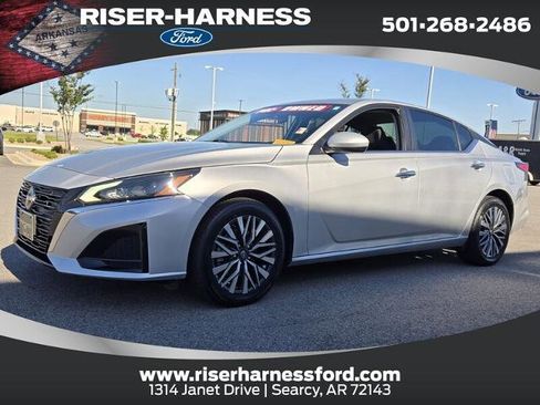 Used 2023 Nissan Altima 2.5 SV AWD/4WD image 1