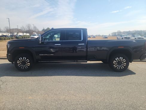Used 2024 GMC Sierra 2500 Denali Ultimate image 6