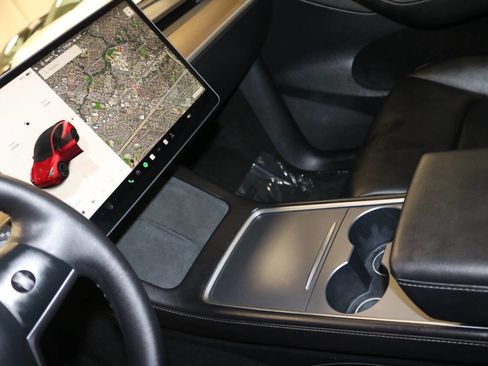 Used 2023 Tesla Model Y Performance image 48