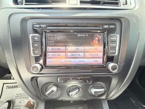 Used 2013 Volkswagen Jetta SE FWD image 18