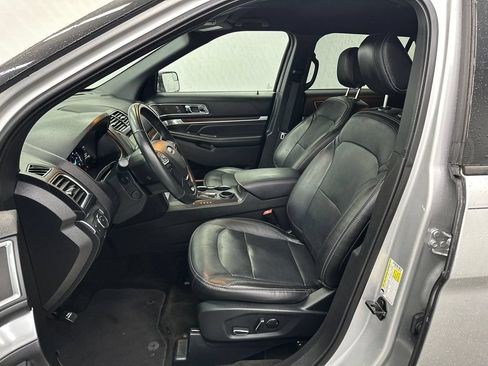 Used 2018 Ford Explorer Limited FWD image 9