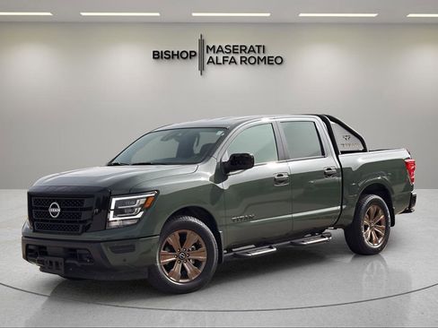 Used 2024 Nissan Titan SV w/ SV Bronze Edition Package image 8