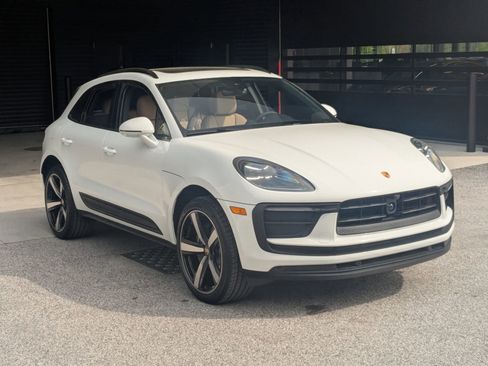 New 2026 Porsche Macan image 7