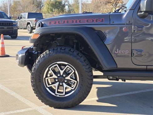 Used 2025 Jeep Wrangler Unlimited Rubicon w/ Technology Group image 9