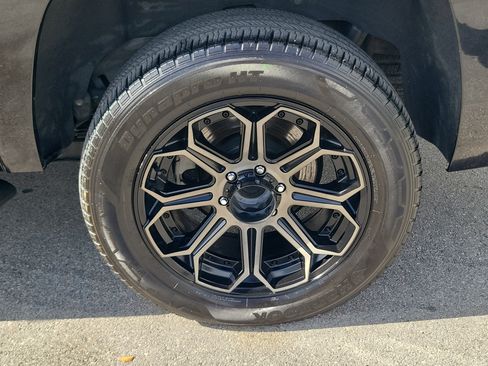Used 2020 Chevrolet Suburban LT AWD/4WD image 34