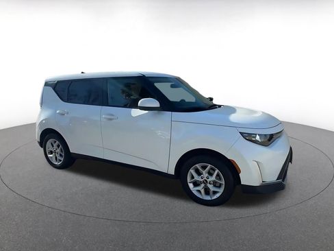 Used 2025 Kia Soul LX w/ LX Technology Package image 2