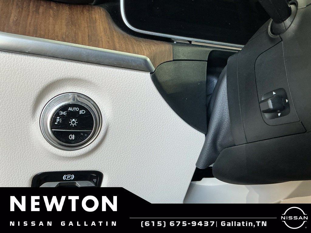 Used 2025 Mercedes-Benz C 300 4MATIC Sedan image 47