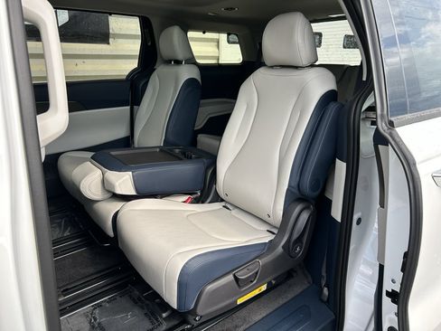 New 2026 Kia Carnival SX FWD image 10