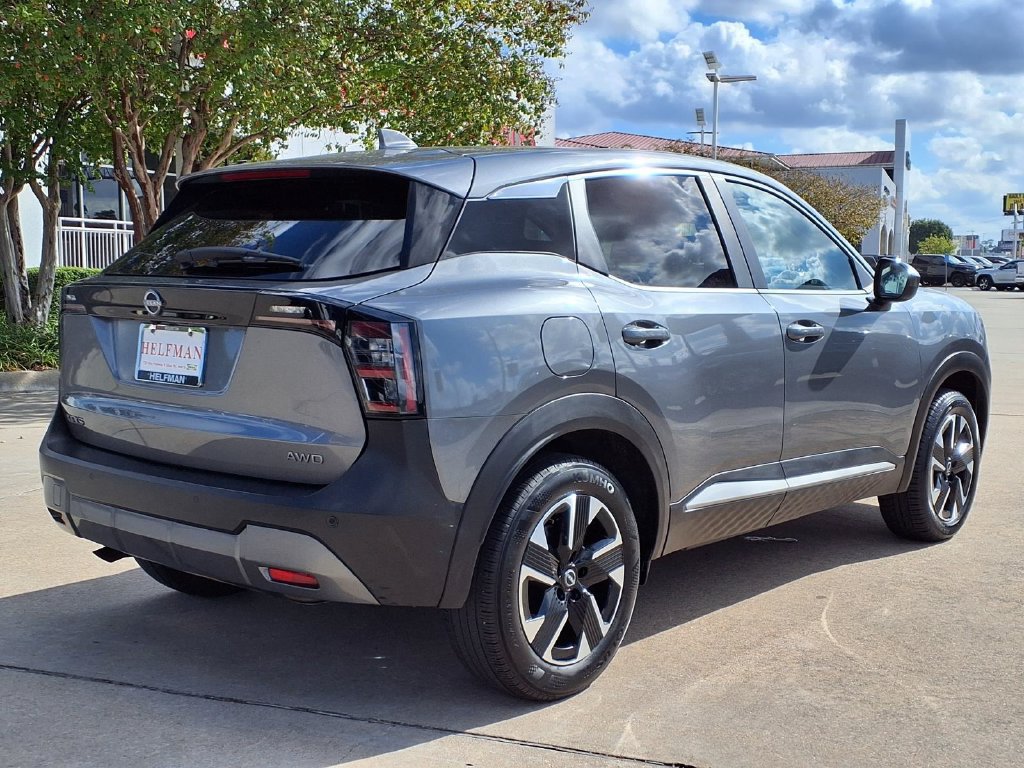 Used 2025 Nissan Kicks SV AWD/4WD image 7