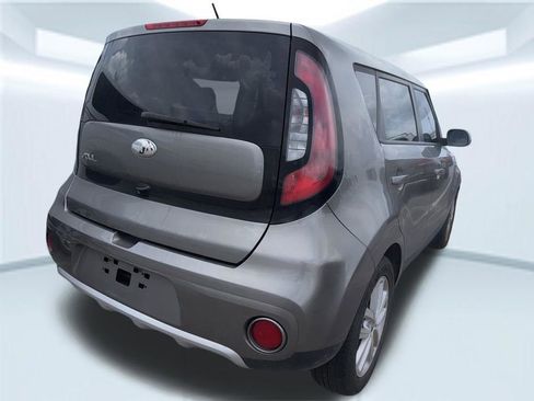 Used 2018 Kia Soul + FWD image 12