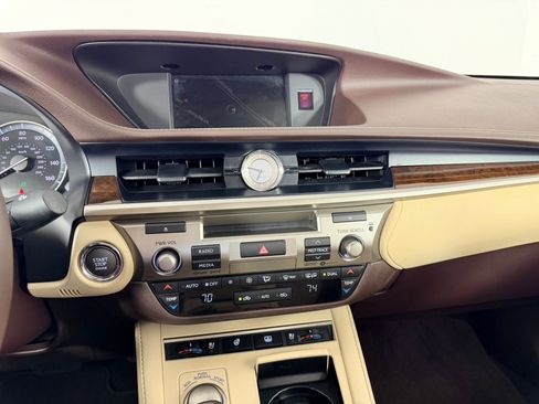 Used 2018 Lexus ES 350 w/ Luxury Package w/Wood Trim FWD image 24