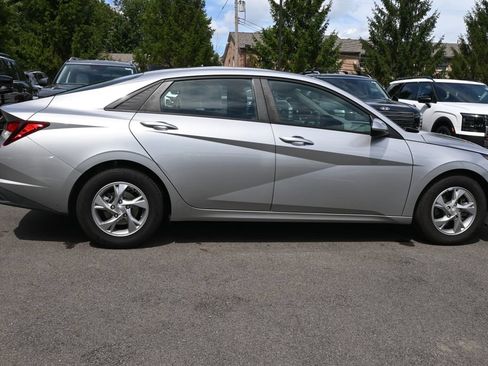 Certified 2021 Hyundai Elantra SE FWD image 9