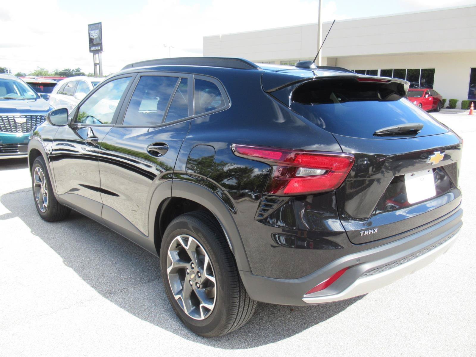 Used 2025 Chevrolet Trax LT w/ Driver Confidence Package FWD image 5