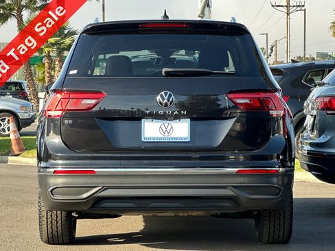 Certified 2022 Volkswagen Tiguan SE w/ Panoramic Sunroof Package image 5