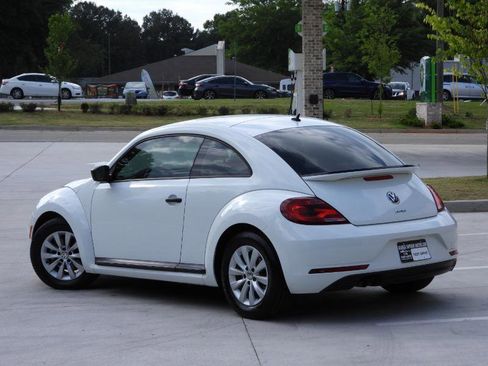 Used 2018 Volkswagen Beetle 2.0T FWD image 10
