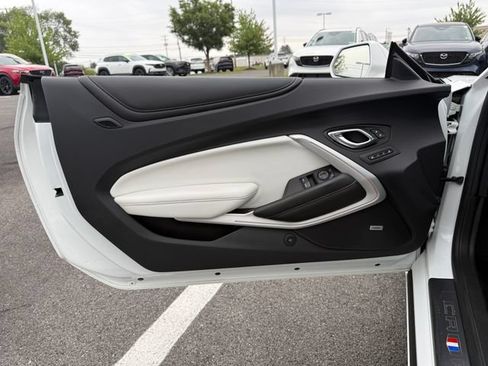 Used 2016 Chevrolet Camaro SS RWD image 40