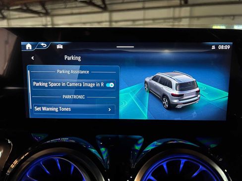 New 2025 Mercedes-Benz GLB 250 4MATIC image 33