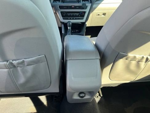 Used 2017 Hyundai Sonata SE FWD image 14