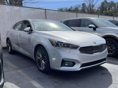 Used 2017 Kia Cadenza Limited image 2