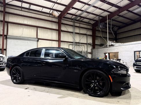 Used 2016 Dodge Charger R/T w/ Blacktop Package RWD image 3
