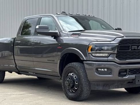 Used 2022 RAM 3500 Limited AWD/4WD image 2
