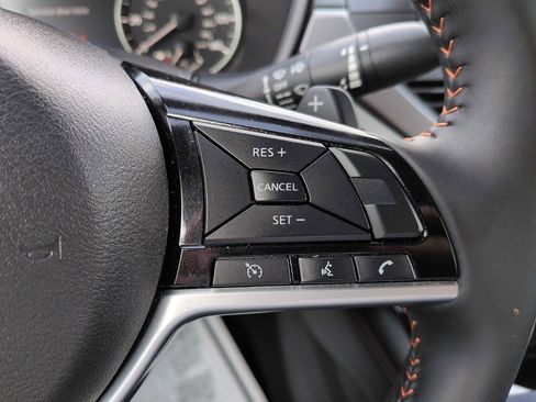 Used 2025 Nissan Altima 2.5 SR FWD image 14