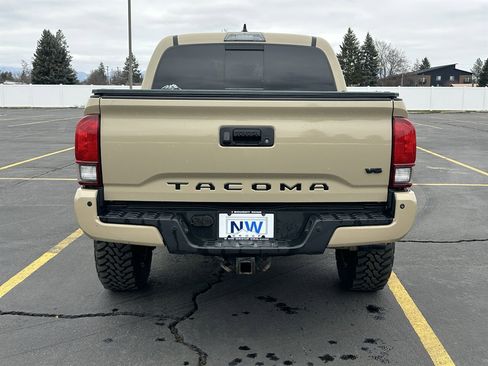 Used 2019 Toyota Tacoma TRD Off-Road image 44