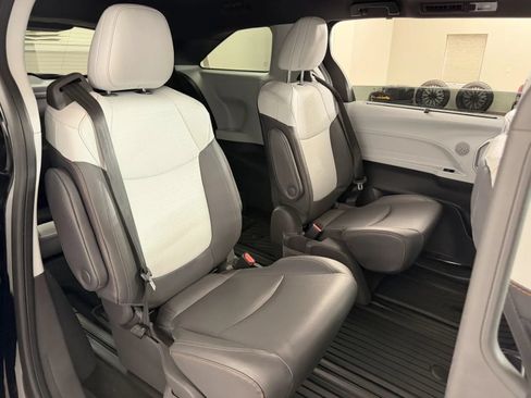 Used 2021 Toyota Sienna XSE AWD/4WD image 36