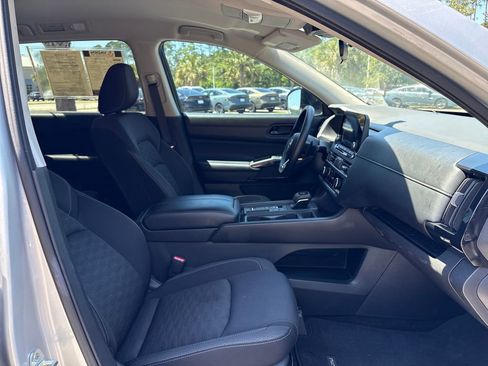 Used 2024 Nissan Pathfinder S FWD image 23