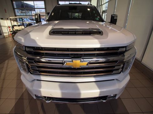 Used 2021 Chevrolet Silverado 2500 High Country w/ Z71 Off-Road Package image 3