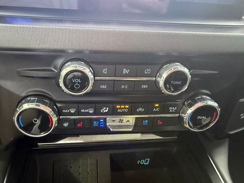 Used 2024 Ford F350 Platinum w/ FX4 Off-Road Package AWD/4WD image 28