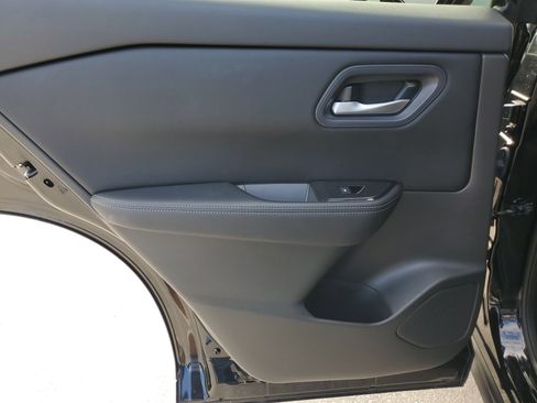 Certified 2024 Nissan Rogue SV FWD image 29