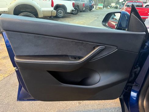 Used 2021 Tesla Model Y Long Range image 12