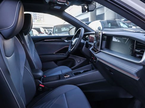 New 2026 Volkswagen Tiguan SE R-Line image 17