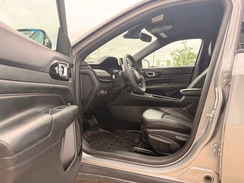 Used 2023 Jeep Compass Latitude AWD/4WD image 19