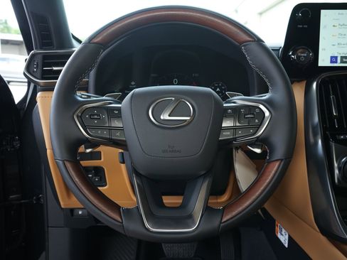 Used 2026 Lexus LX 700h Luxury image 12