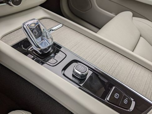 Used 2022 Volvo XC60 B5 Inscription w/ Advanced Package image 20