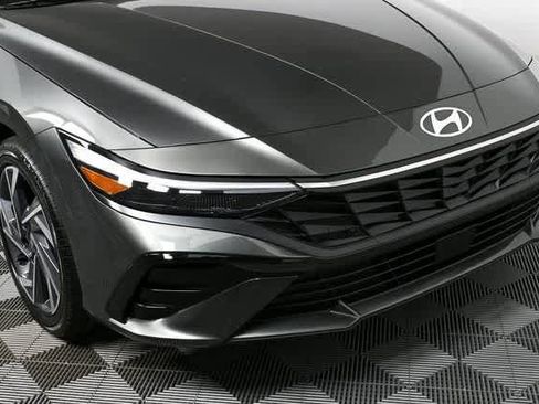 New 2026 Hyundai Elantra Limited image 28