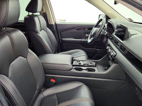 Used 2025 Honda Pilot Touring image 25