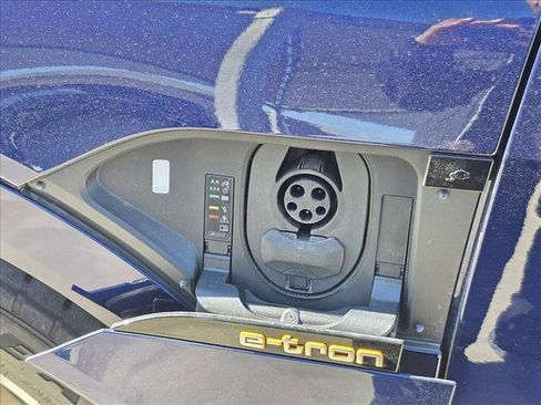 Certified 2023 Audi e-tron Premium Plus w/ Premium Plus Package image 10
