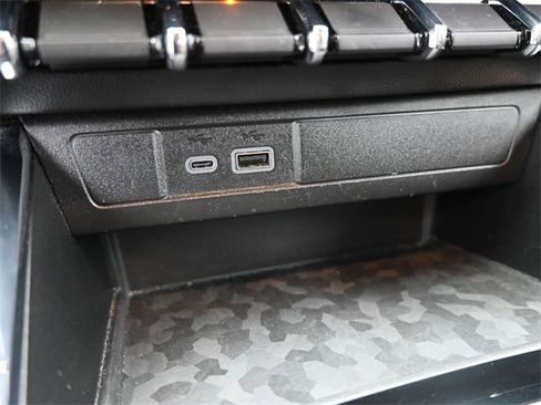 Used 2024 GMC Canyon AT4 w/ Technology Package image 3