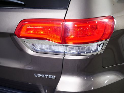 Used 2019 Jeep Grand Cherokee Limited AWD/4WD image 17