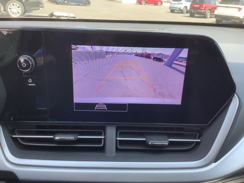 Used 2024 Chevrolet Trax RS w/ Sunroof Package image 17