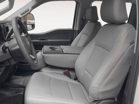 New 2026 Ford F250 XL w/ XL Chrome Package image 7