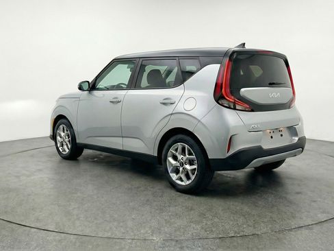 Used 2025 Kia Soul LX w/ LX Technology Package image 6