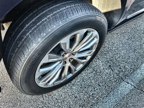 Used 2022 GMC Yukon Denali w/ Denali Premium Package image 5